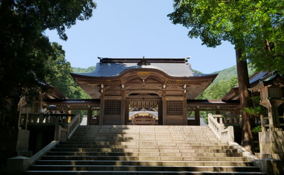 彌彦神社